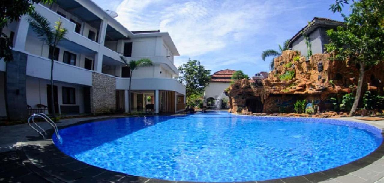 Long Beach Hotel Pangandaran Ngoại thất bức ảnh